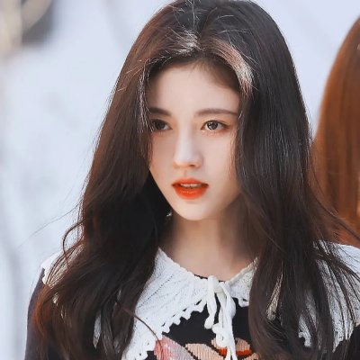 年轻女人